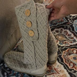 UGG BOOTS